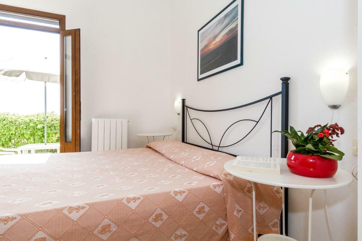 Mare Lughente Bed & Breakfast ซาร์คิตตู กูเญรี ภายนอก รูปภาพ