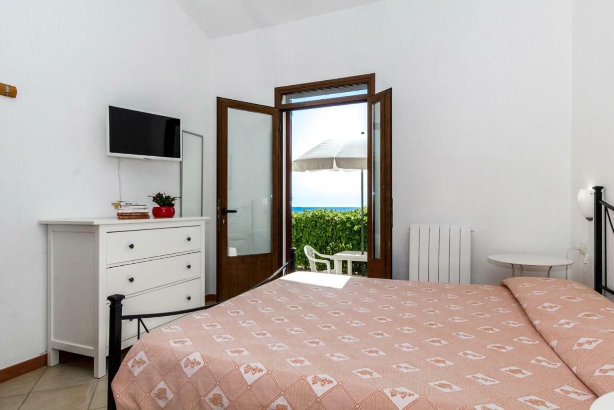 Mare Lughente Bed & Breakfast ซาร์คิตตู กูเญรี ภายนอก รูปภาพ