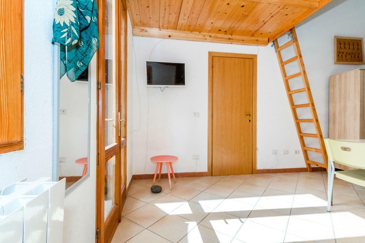 Mare Lughente Bed & Breakfast ซาร์คิตตู กูเญรี ภายนอก รูปภาพ
