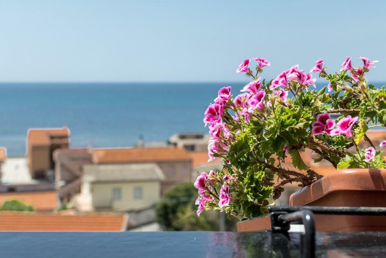 Mare Lughente Bed & Breakfast ซาร์คิตตู กูเญรี ภายนอก รูปภาพ